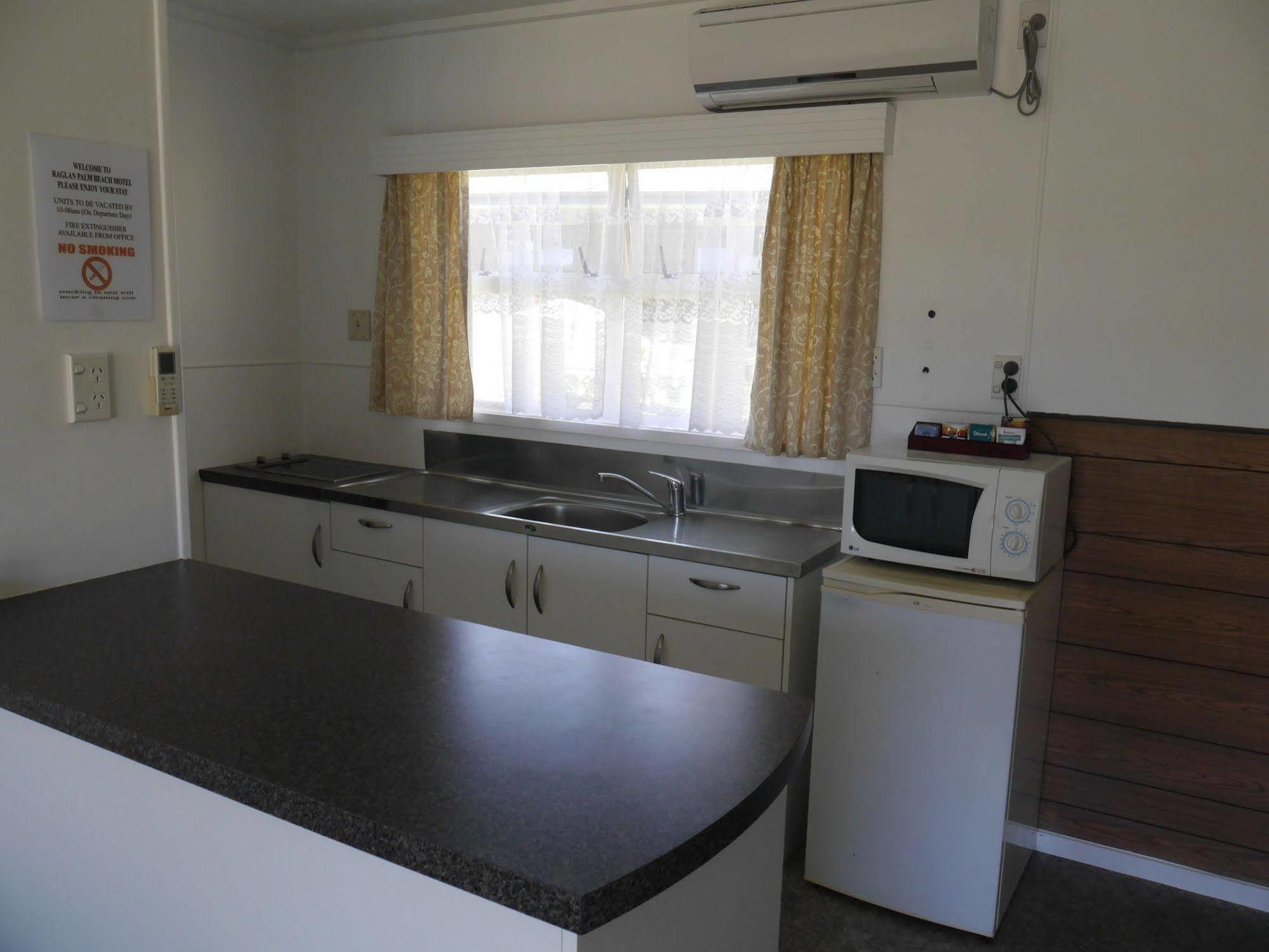 Raglan Palm Beach Motel Zewnętrze zdjęcie